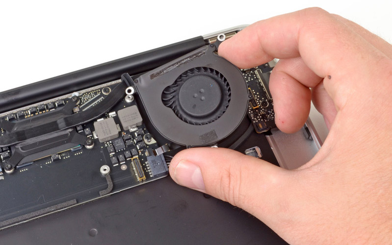 čiščenje prahu Apple računalnika